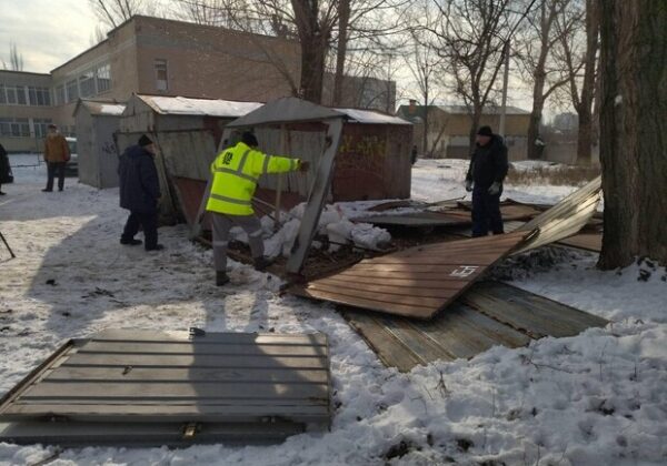 В Одессе начали демонтировать незаконные гаражи
