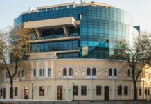 Охранник выгнал девушку с ДЦП из «Афин»: нардеп готовит заявление в полицию
