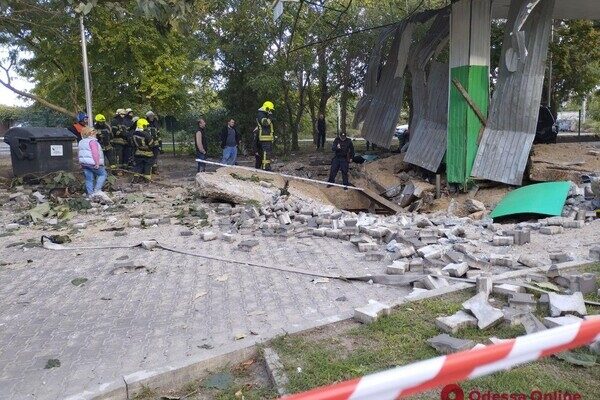 В Одессе на заправке произошел взрыв: под завалами ищут человека В Одессе на заправке произошел взрыв: под завалами ищут человека