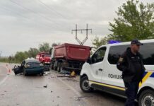 На трассе Одесса – Рени легковушка столкнулась с фурой: погибли мужчина и 15-летняя девушка