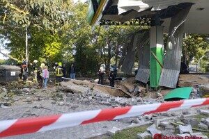 В Одессе на заправке произошел взрыв: под завалами ищут человека В Одессе на заправке произошел взрыв: под завалами ищут человека