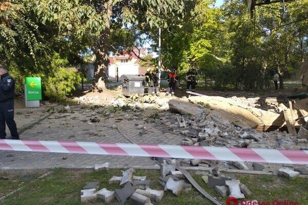 В Одессе на заправке произошел взрыв: под завалами ищут человека В Одессе на заправке произошел взрыв: под завалами ищут человека