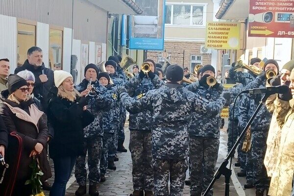 В Одессе открыли мемориальную доску погибшему защитнику Украины В Одессе открыли мемориальную доску погибшему защитнику Украины