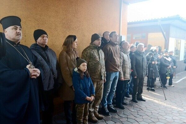 В Одессе открыли мемориальную доску погибшему защитнику Украины В Одессе открыли мемориальную доску погибшему защитнику Украины