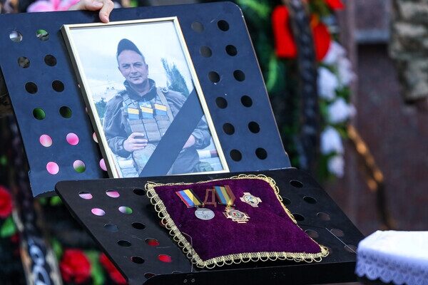 В Одессе простились с двумя погибшими в Донецкой области военными В Одессе простились с двумя погибшими в Донецкой области военными