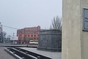 В Одессе стену за постаментом памятника Суворову завесили баннером против РПЦ В Одессе стену за постаментом памятника Суворову завесили баннером против РПЦ
