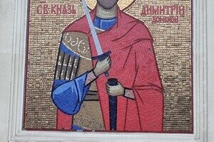 В Одессе стену за постаментом памятника Суворову завесили баннером против РПЦ В Одессе стену за постаментом памятника Суворову завесили баннером против РПЦ