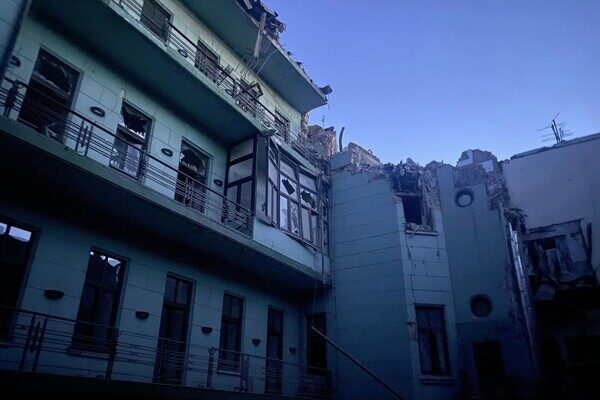 Разрушены собор и жилые дома, есть погибший и раненые: подробности ночной атаки на Одессу Разрушены собор и жилые дома, есть погибший и раненые: подробности ночной атаки на Одессу