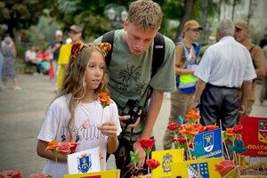 Борщ с бычками у библиотеки и концерт в Горсаду: как одесситы отмечали День независимости Борщ с бычками у библиотеки и концерт в Горсаду: как одесситы отмечали День независимости