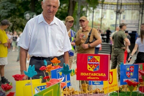 Борщ с бычками у библиотеки и концерт в Горсаду: как одесситы отмечали День независимости Борщ с бычками у библиотеки и концерт в Горсаду: как одесситы отмечали День независимости