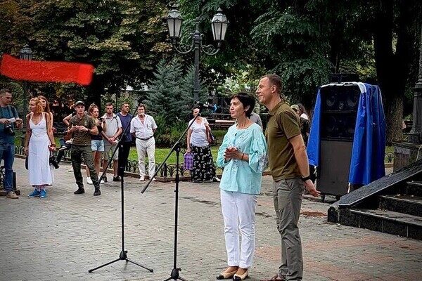 Борщ с бычками у библиотеки и концерт в Горсаду: как одесситы отмечали День независимости Борщ с бычками у библиотеки и концерт в Горсаду: как одесситы отмечали День независимости