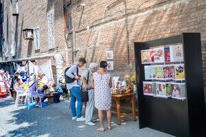 Борщ с бычками у библиотеки и концерт в Горсаду: как одесситы отмечали День независимости Борщ с бычками у библиотеки и концерт в Горсаду: как одесситы отмечали День независимости