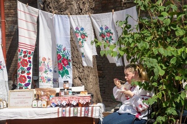 Борщ с бычками у библиотеки и концерт в Горсаду: как одесситы отмечали День независимости Борщ с бычками у библиотеки и концерт в Горсаду: как одесситы отмечали День независимости