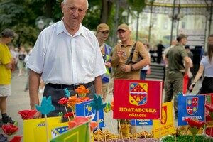 Борщ с бычками у библиотеки и концерт в Горсаду: как одесситы отмечали День независимости Борщ с бычками у библиотеки и концерт в Горсаду: как одесситы отмечали День независимости
