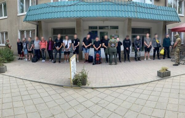 Добирались до границы в прицепах с зерном: в Одесской области задержали 18 уклонистов