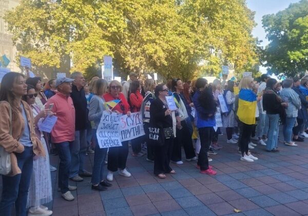 В Одессе прошел очередной пикет против затратных тендеров в военное время В Одессе прошел очередной пикет против затратных тендеров в военное время