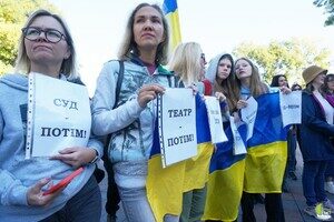 Одесситы снова вышли на протест против неуместных во время войны тендеров Одесситы снова вышли на протест против неуместных во время войны тендеров