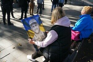 Одесситы снова вышли на протест против неуместных во время войны тендеров Одесситы снова вышли на протест против неуместных во время войны тендеров