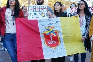 Одесситы снова вышли на протест против неуместных во время войны тендеров Одесситы снова вышли на протест против неуместных во время войны тендеров