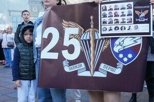 Одесситы снова вышли на протест против неуместных во время войны тендеров Одесситы снова вышли на протест против неуместных во время войны тендеров