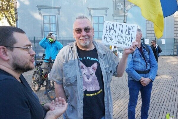 Одесситы снова вышли на протест против неуместных во время войны тендеров Одесситы снова вышли на протест против неуместных во время войны тендеров