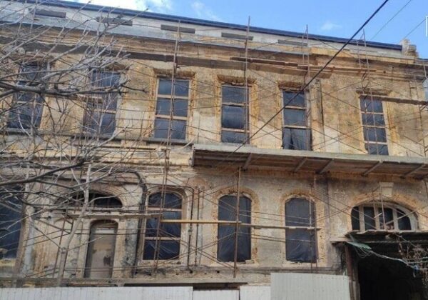 На доме Гоголя самовольно пристроили этаж: владельца могут оштрафовать на 2,7 миллиона На доме Гоголя самовольно пристроили этаж: владельца могут оштрафовать на 2,7 миллиона