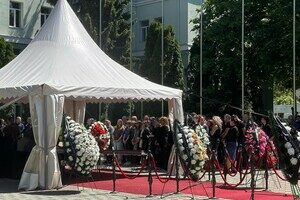 Погибли от российского удара: в Одессе простились с проректором МГУ Борисом Васильевым и собакой Кетти Погибли от российского удара: в Одессе простились с проректором МГУ Борисом Васильевым и собакой Кетти