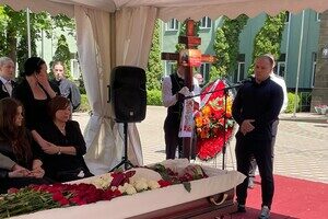 Погибли от российского удара: в Одессе простились с проректором МГУ Борисом Васильевым и собакой Кетти Погибли от российского удара: в Одессе простились с проректором МГУ Борисом Васильевым и собакой Кетти