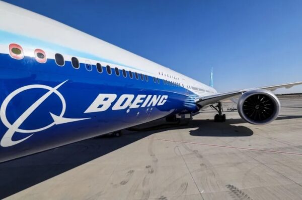 Одобрен пакет зарплат босса Boeing в размере 33 миллионов долларов Одобрен пакет зарплат босса Boeing в размере 33 миллионов долларов
