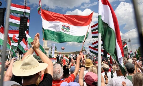 Венгры объединяются&nbsp;против правления Виктора Орбана