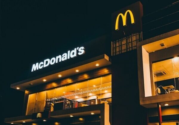 Ходят слухи: в Одессе откроют новый McDonaldʼs, но с заправкой Ходят слухи: в Одессе откроют новый McDonaldʼs, но с заправкой
