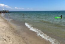 В соцсетях появилась информация о пятнах в воде на пляжах Одессы: что показала проверка