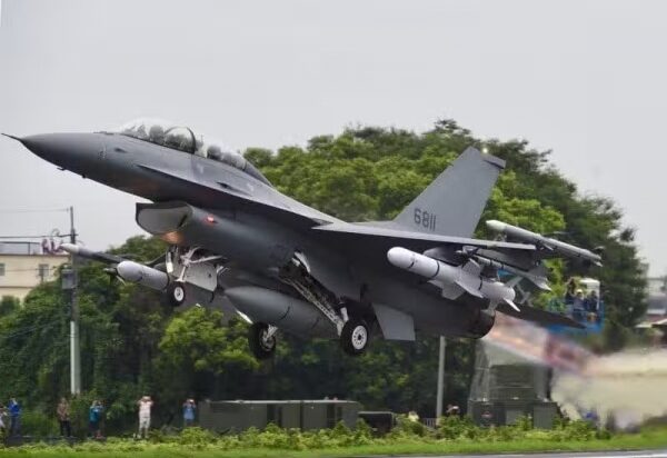 Китай начал военные учения у побережья Тайваня Китай начал военные учения у побережья Тайваня