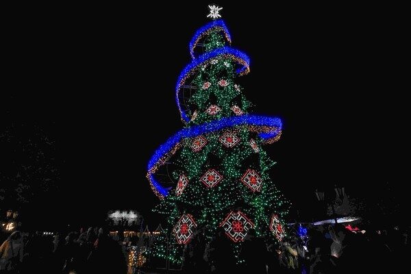 В Одессе открыли главную елку города: фотоотчет В Одессе открыли главную елку города: фотоотчет
