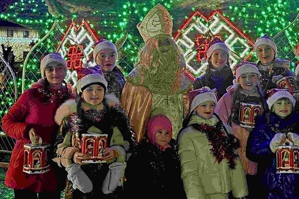 В Одессе открыли главную елку города: фотоотчет В Одессе открыли главную елку города: фотоотчет