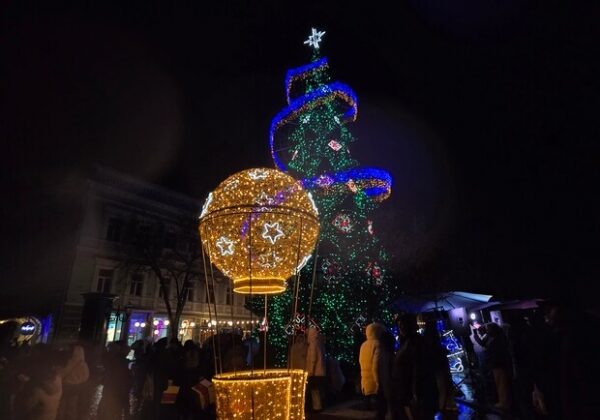 В Одессе открыли главную елку города: фотоотчет В Одессе открыли главную елку города: фотоотчет