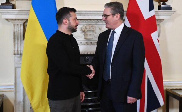Стармер обещает Зеленскому «полную поддержку» Стармер обещает Зеленскому «полную поддержку»