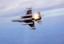Украина потеряла истребитель F-16 во время воздушного боя: пилот спасся