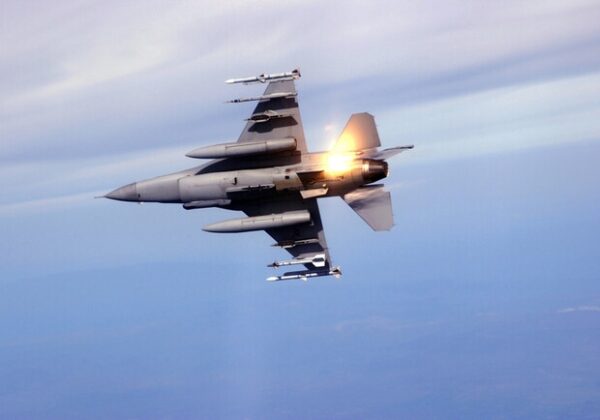 Украина потеряла истребитель F-16 во время воздушного боя: пилот спасся Украина потеряла истребитель F-16 во время воздушного боя: пилот спасся