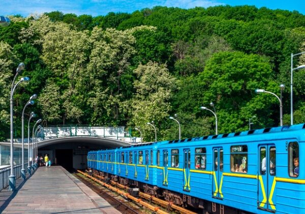 Движение поездов на красной линии метро столицы досрочно возобновили Движение поездов на красной линии метро столицы досрочно возобновили