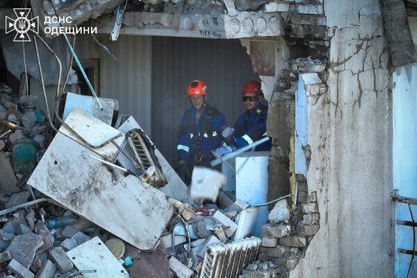 Ночной дроновый удар по многоэтажке: под завалами обнаружили погибшего Ночной дроновый удар по многоэтажке: под завалами обнаружили погибшего