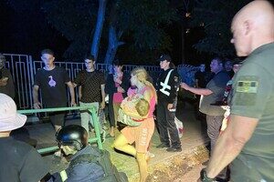 Массированный дроновый удар по Одессе: пылает жилая многоэтажка (обновлено) Массированный дроновый удар по Одессе: пылает жилая многоэтажка (обновлено)