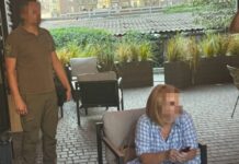Взятка вместо штрафа: чиновнице Одесской таможни сообщили о подозрении
