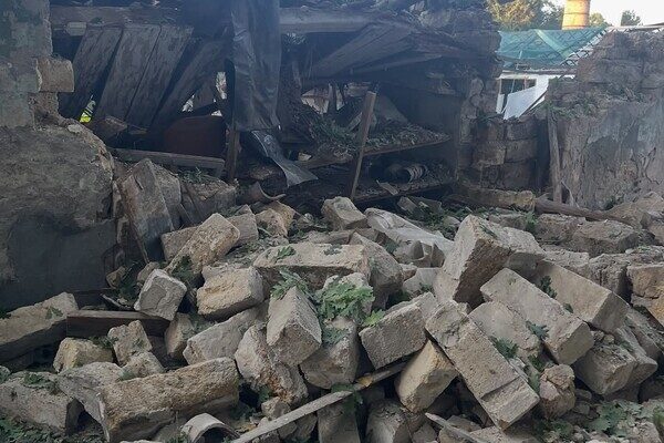 РФ обстреляла Ботанический сад Одессы: получили повреждения теплицы и растения