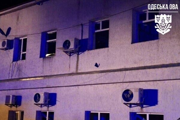 Ночной удар по югу Одесчины: есть повреждение депо и пострадавший (обновлено) Ночной удар по югу Одесчины: есть повреждение депо и пострадавший (обновлено)