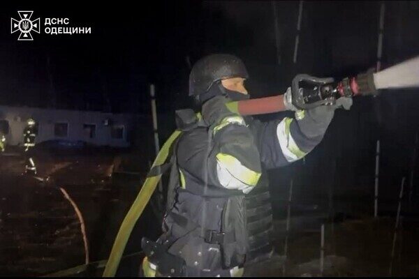 Ночной удар по югу Одесчины: есть повреждение депо и пострадавший (обновлено) Ночной удар по югу Одесчины: есть повреждение депо и пострадавший (обновлено)