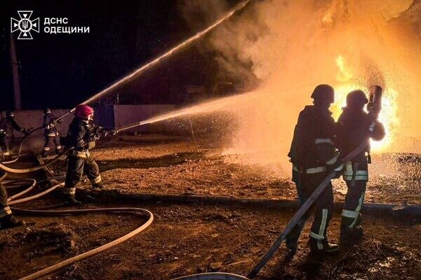 Ночной удар по югу Одесчины: есть повреждение депо и пострадавший (обновлено) Ночной удар по югу Одесчины: есть повреждение депо и пострадавший (обновлено)