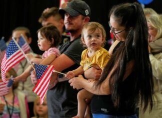 ЮАР осуждает приоритет США для белых беженцев
