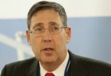 Жодних ознак зміни курсу росії: експосол США про маневри кремля
