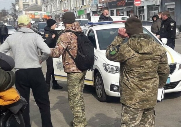 Нападение на работников ТЦК в Одессе: есть травмированные среди военных Нападение на работников ТЦК в Одессе: есть травмированные среди военных